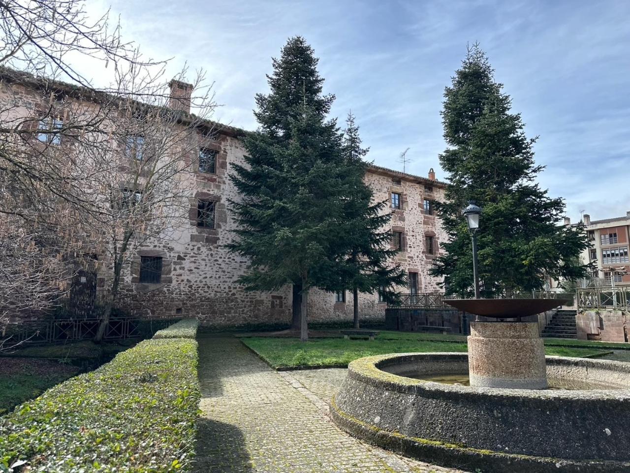 Hotel Y Albergue Real Fabrica De Ezcaray Exterior foto